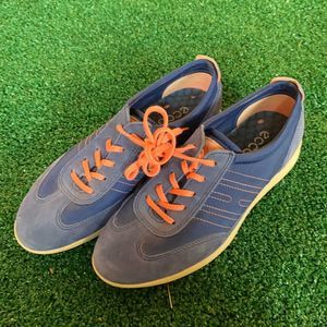Ecco lace up sneakers! Size 5.5!